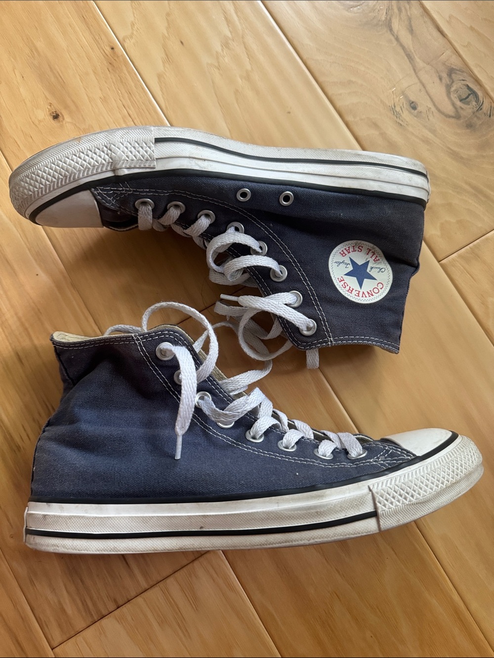 Converse High Top Sneakers in Navy Men’s 7 Women’s 9